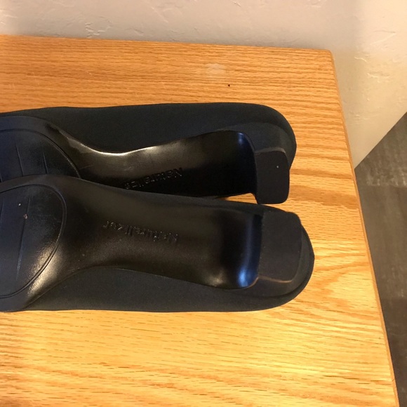 Fancy black dress shoe with small heel - Picture 3 of 3